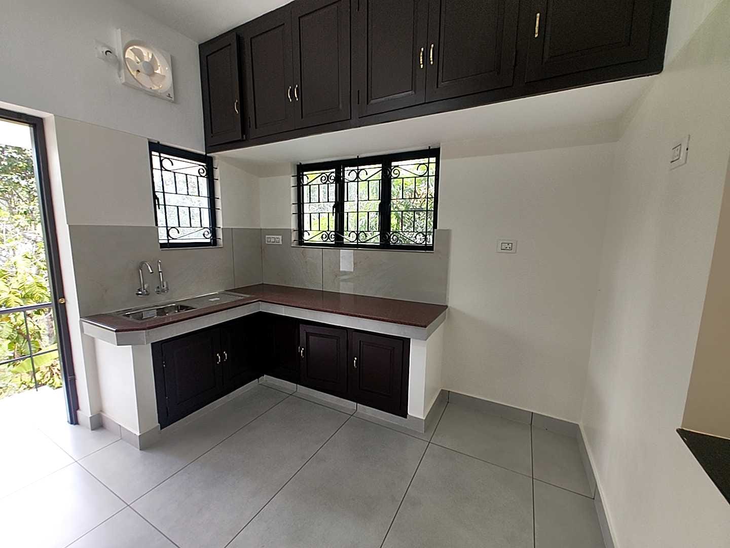 L-shaped kitchen counter